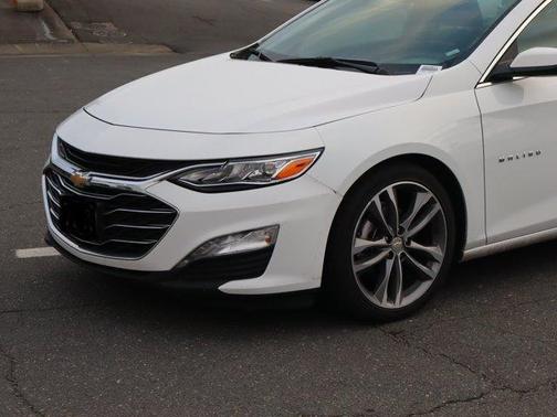 Summit White 2024 Chevrolet Malibu 2LT