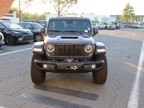 Granite Crystal Clearcoat Metallic 2026 Jeep Wrangler Moab 392