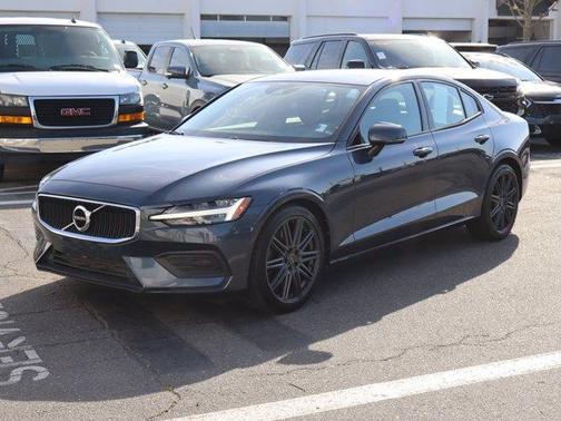 2020 Volvo S60 T6 Momentum