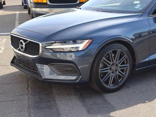 2020 Volvo S60 T6 Momentum