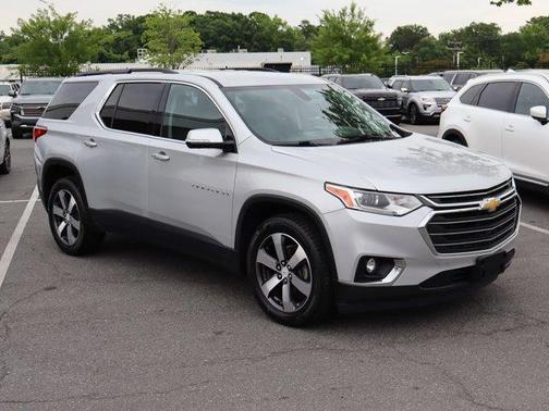 Silver Ice Metallic 2019 Chevrolet Traverse LT Leather