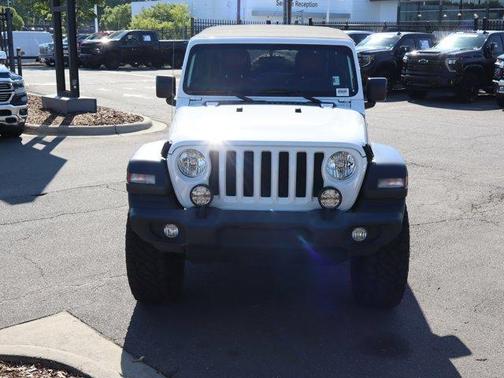Bright White Clearcoat 2018 Jeep Wrangler Unlimited Sport