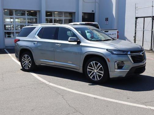 Sterling Gray Metallic 2023 Chevrolet Traverse High Country
