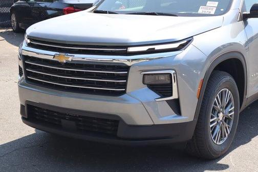 Sterling Gray Metallic 2026 Chevrolet Traverse LT