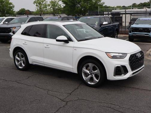 Ibis White 2022 Audi Q5 45 S line Premium Plus
