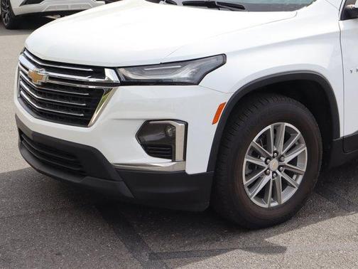 Summit White 2023 Chevrolet Traverse LT Cloth