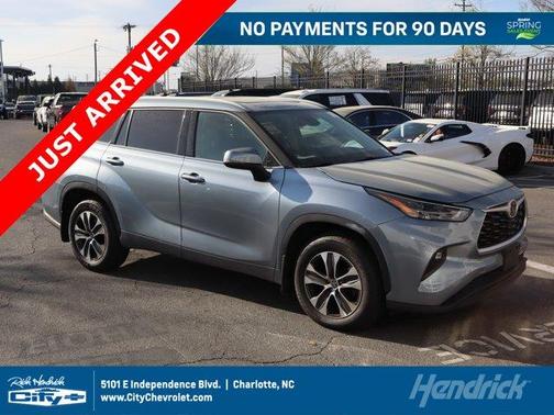 Moon Dust 2022 Toyota Highlander XLE