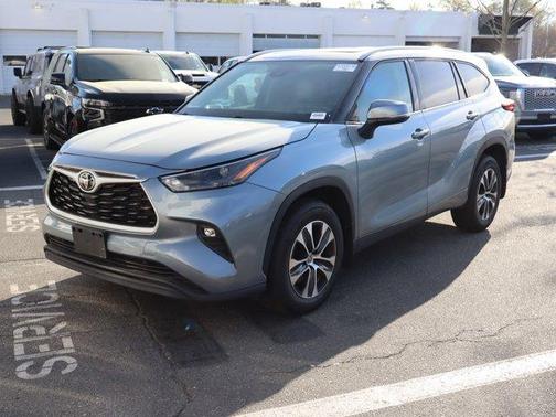 Moon Dust 2022 Toyota Highlander XLE