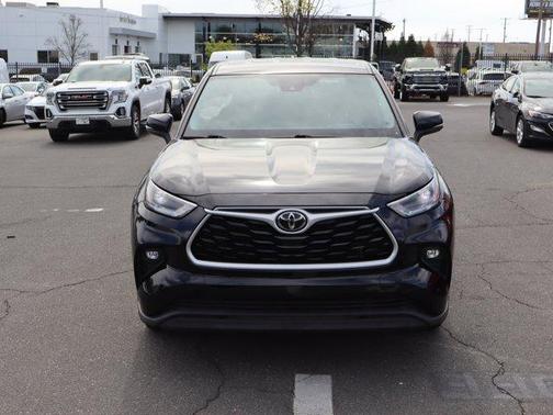 Midnight Black Metallic 2021 Toyota Highlander LE