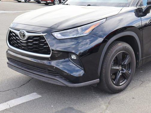 Midnight Black Metallic 2021 Toyota Highlander LE