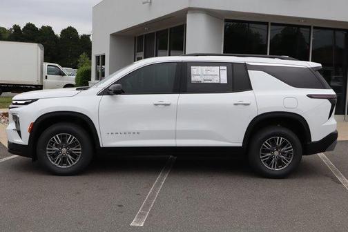 Summit White 2026 Chevrolet Traverse LT