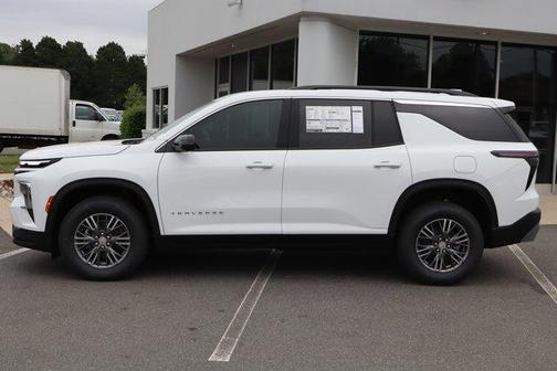 Summit White 2026 Chevrolet Traverse LT