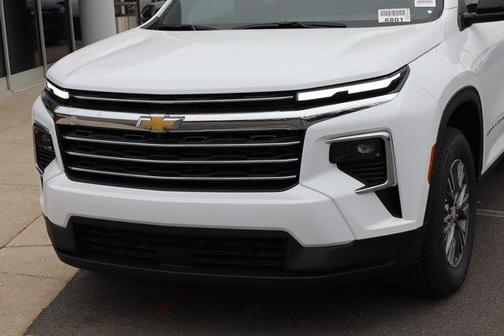 Summit White 2026 Chevrolet Traverse LT