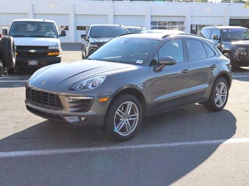 Volcano Grey Metallic 2018 Porsche Macan