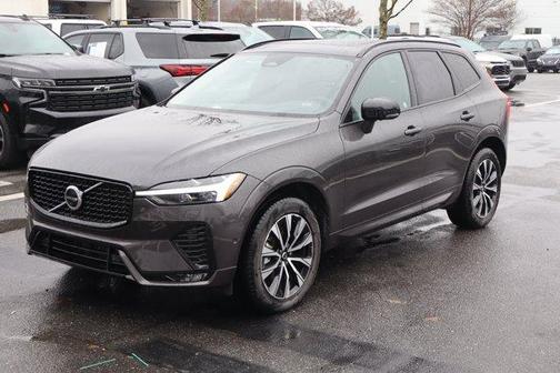 2025 Volvo XC60 B5 Plus