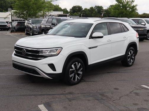 Pure White 2021 Volkswagen Atlas Cross Sport 2.0T SE