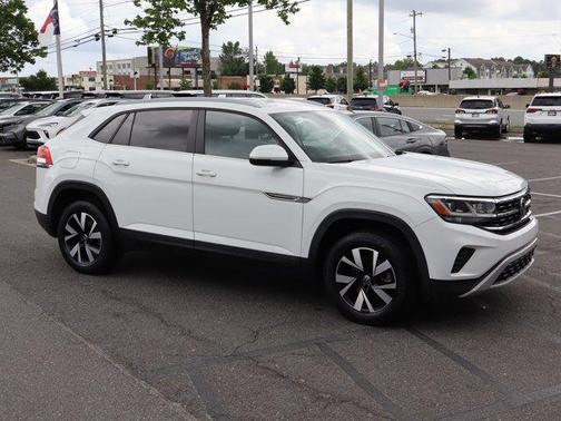 Pure White 2021 Volkswagen Atlas Cross Sport 2.0T SE