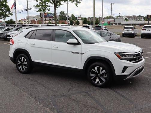 Pure White 2021 Volkswagen Atlas Cross Sport 2.0T SE