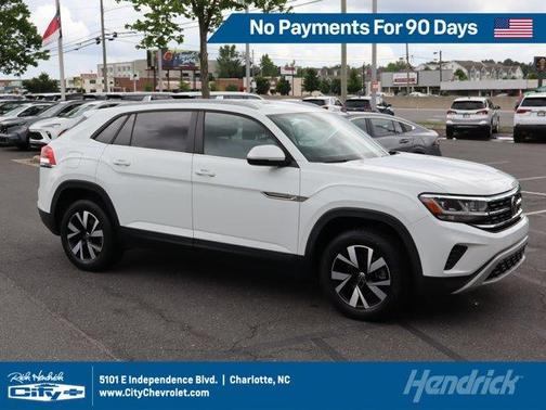 Pure White 2021 Volkswagen Atlas Cross Sport 2.0T SE