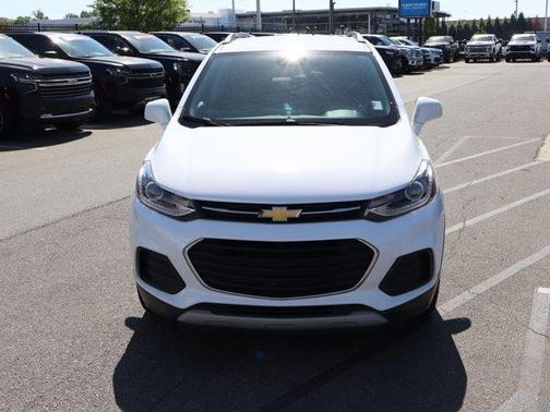 Summit White 2018 Chevrolet Trax LT