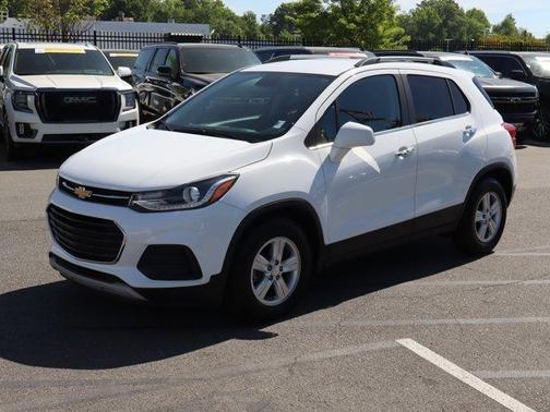 Summit White 2018 Chevrolet Trax LT