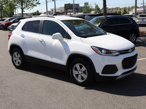 Summit White 2018 Chevrolet Trax LT