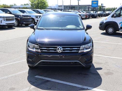 Deep Black Pearl Effect 2020 Volkswagen Tiguan 2.0T SE