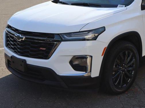 Summit White 2022 Chevrolet Traverse RS