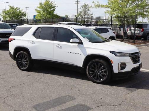 Summit White 2022 Chevrolet Traverse RS