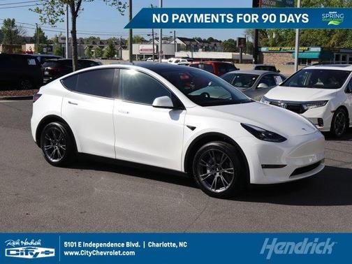 Pearl White Multi 2025 Tesla Model Y Long Range