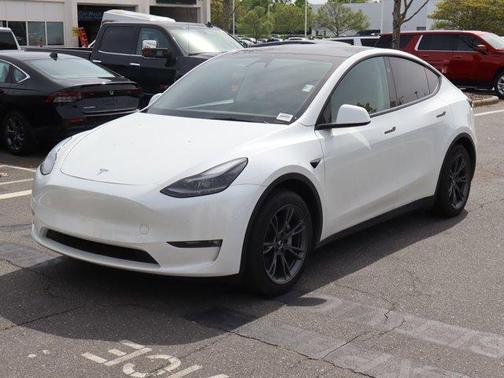 Pearl White Multi 2025 Tesla Model Y Long Range