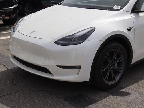 Pearl White Multi 2025 Tesla Model Y Long Range