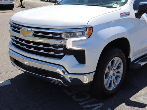 Iridescent Pearl Tricoat 2025 Chevrolet Silverado 1500 LTZ