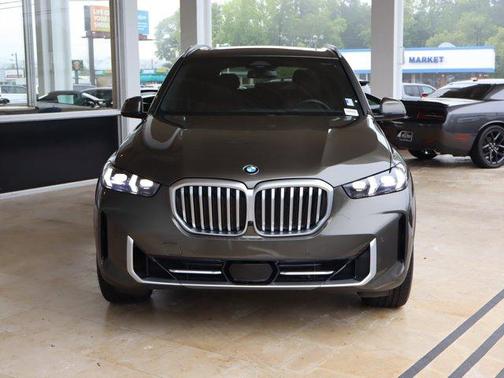Manhattan Green Metallic 2024 BMW X5 xDrive40i