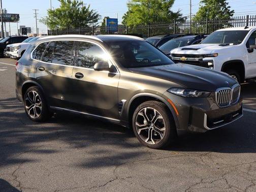 Manhattan Green Metallic 2024 BMW X5 xDrive40i