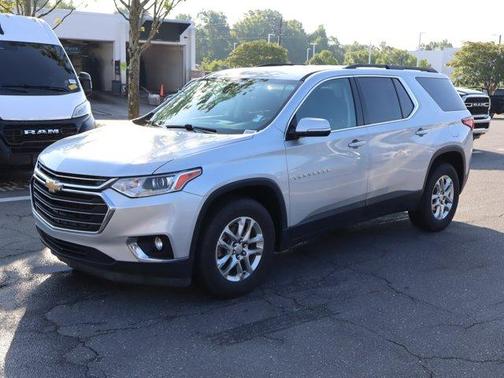 Silver Ice Metallic 2020 Chevrolet Traverse LT Cloth