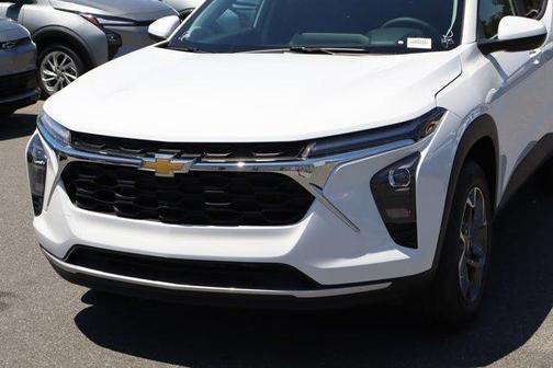 Summit White 2026 Chevrolet Trax LT