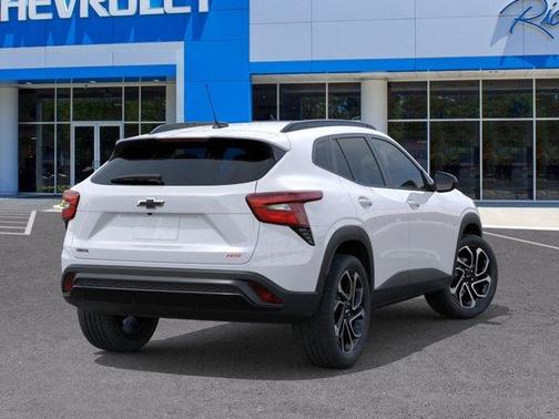 Summit White 2026 Chevrolet Trax 2RS