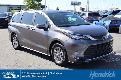 2022 Toyota Sienna XLE
