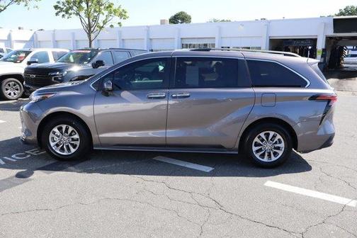 2022 Toyota Sienna XLE
