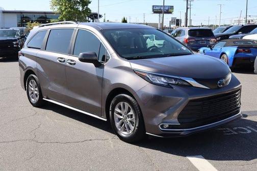 2022 Toyota Sienna XLE