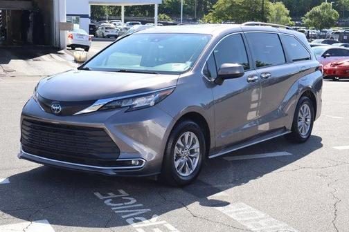 2022 Toyota Sienna XLE