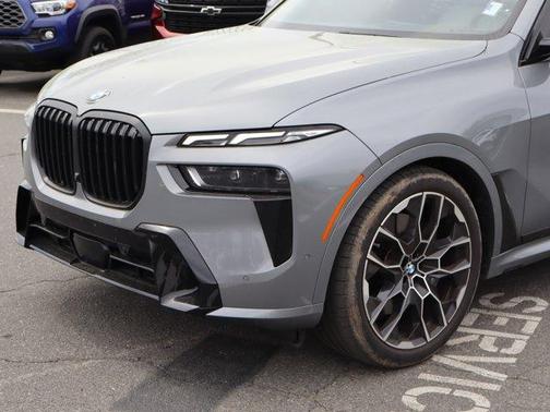 Gray Metallic 2023 BMW X7 xDrive40i