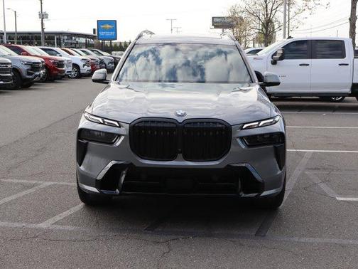 Gray Metallic 2023 BMW X7 xDrive40i