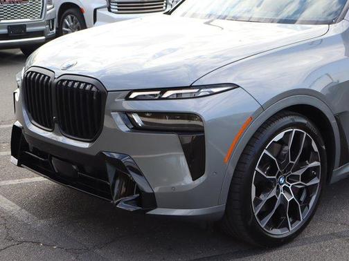 Gray Metallic 2023 BMW X7 xDrive40i