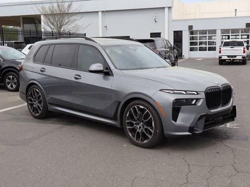 Gray Metallic 2023 BMW X7 xDrive40i