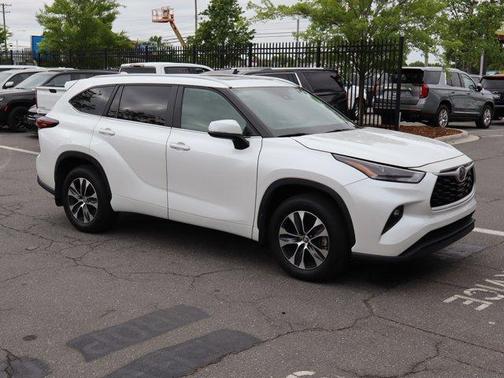 Wind Chill Pearl 2024 Toyota Highlander XLE