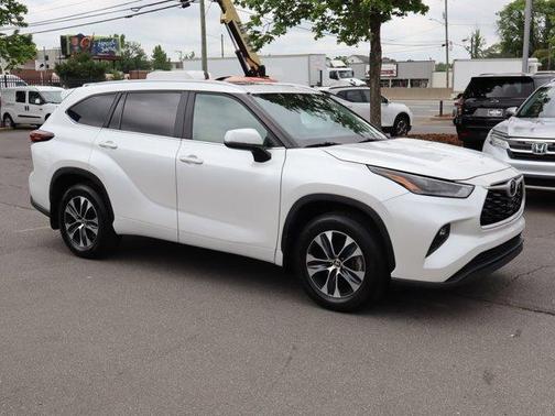 Wind Chill Pearl 2024 Toyota Highlander XLE