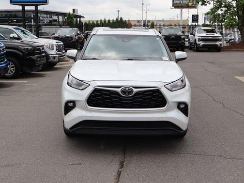 Wind Chill Pearl 2024 Toyota Highlander XLE