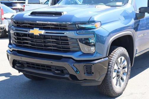 2026 Chevrolet Silverado 2500 Custom